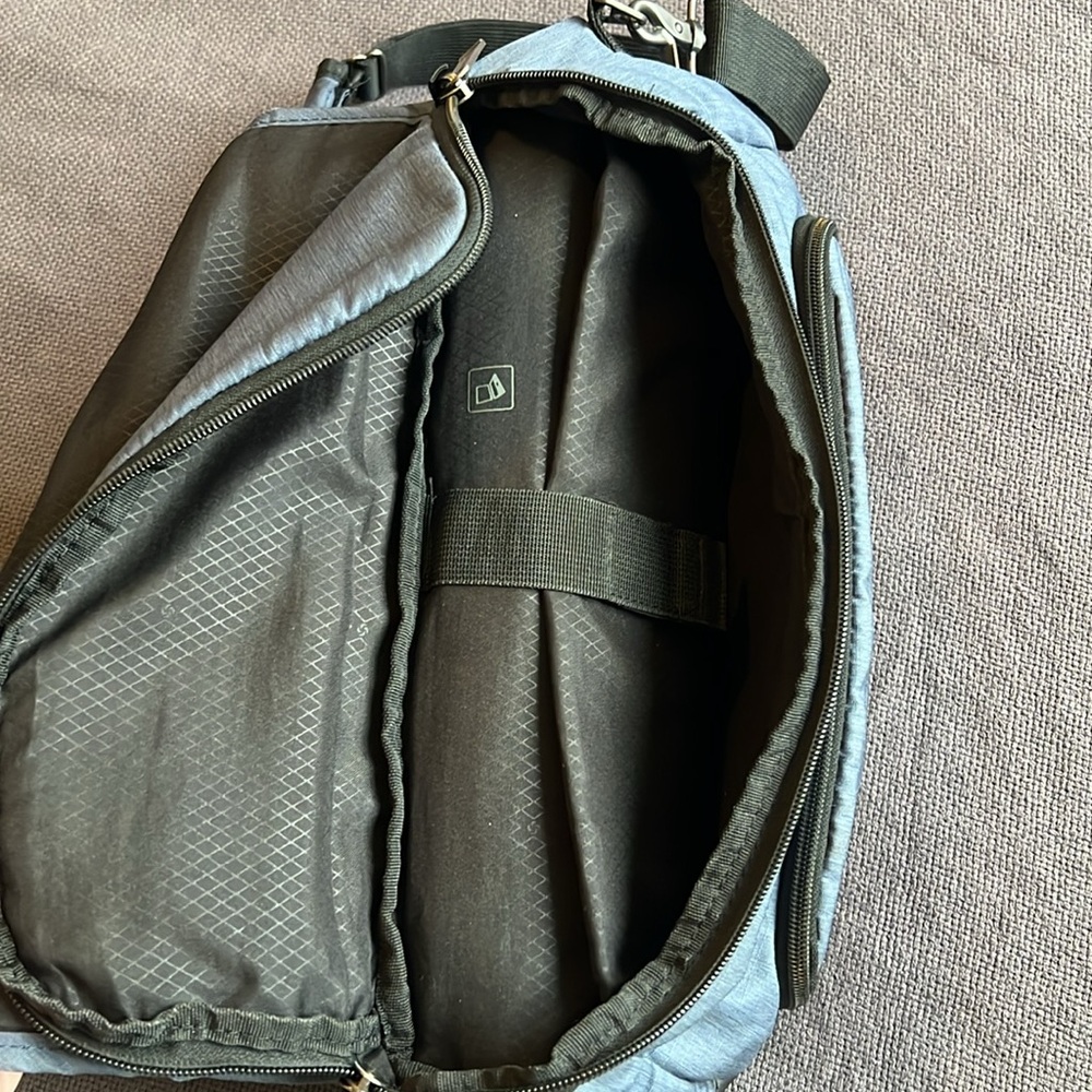 Samsonite Nylon Ripstop Messenger Bag - Picture 6 of 9